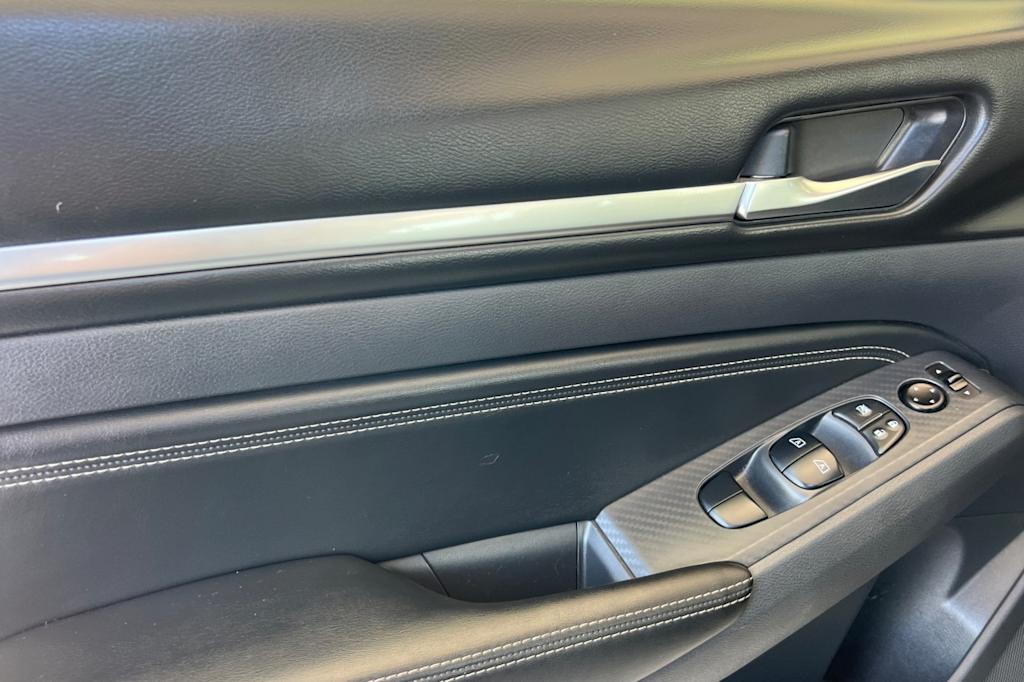 Thumbnail: 2019 Nissan Altima - 19