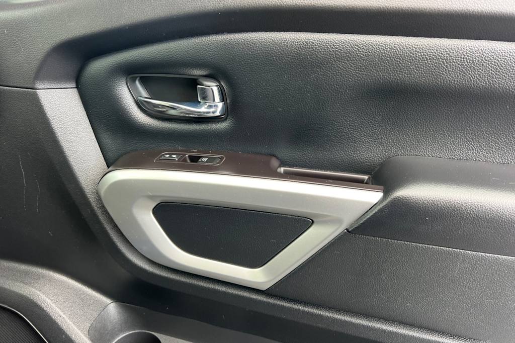 Thumbnail: 2020 Nissan Titan - 21