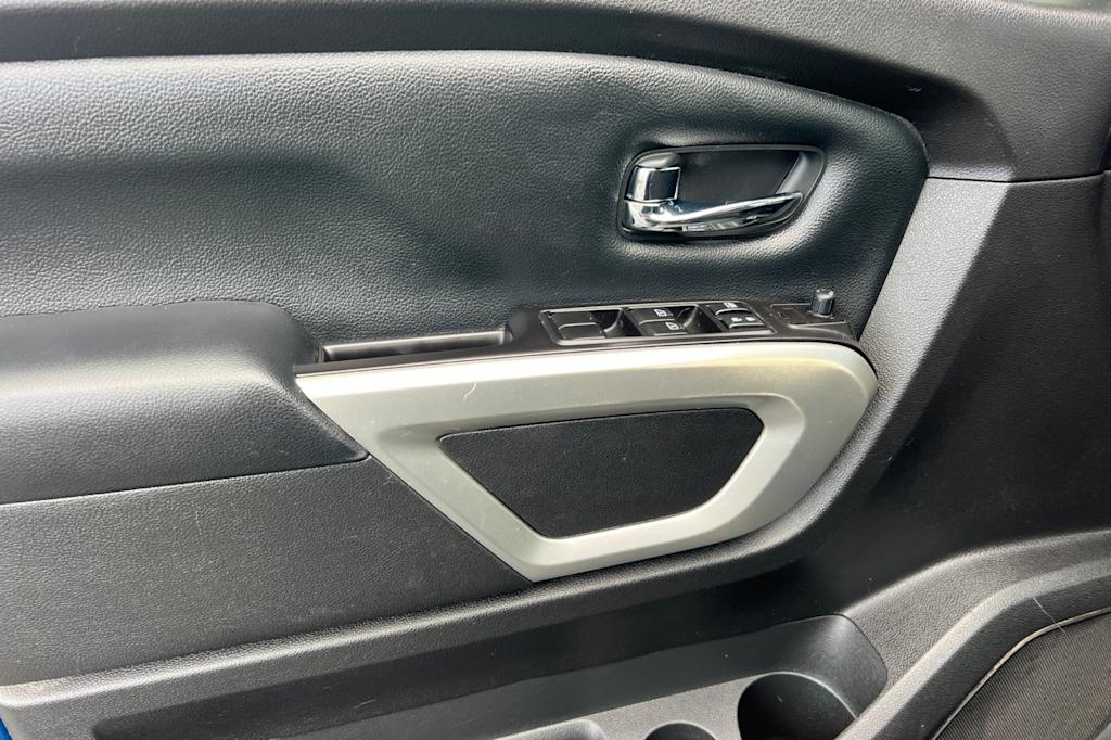 Thumbnail: 2020 Nissan Titan - 18