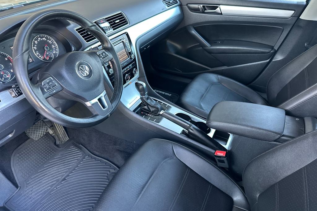 Thumbnail: 2013 Volkswagen Passat - 8