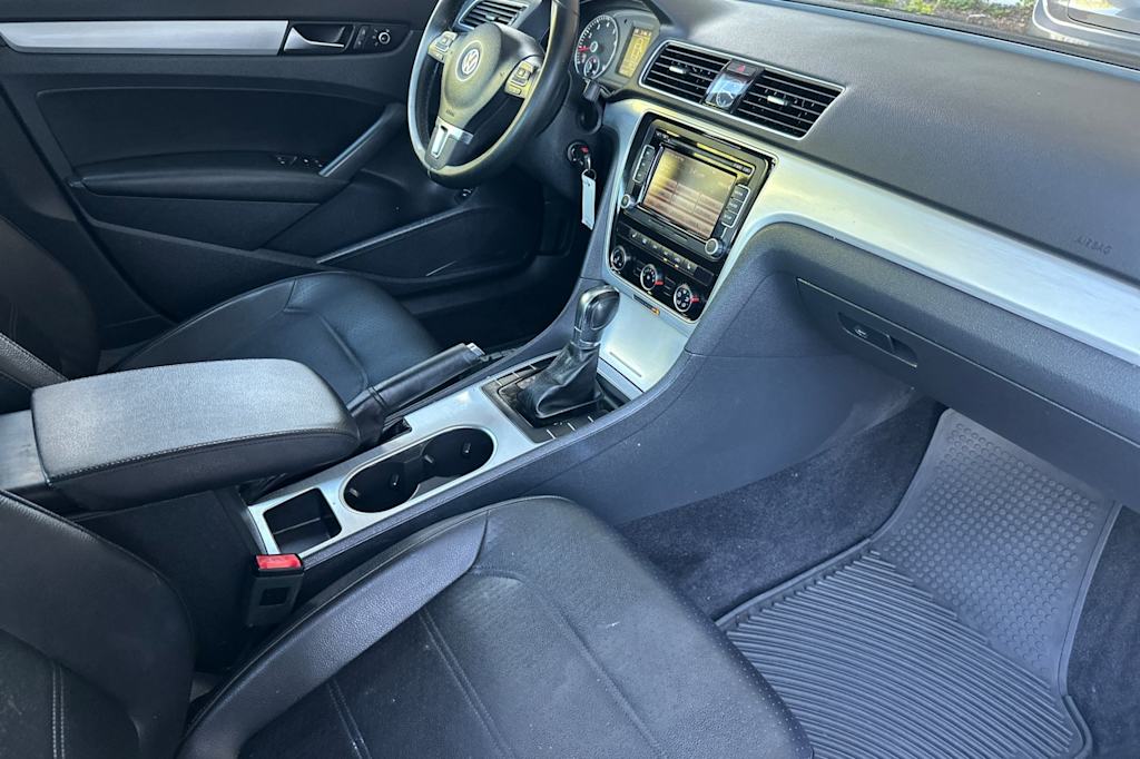 Thumbnail: 2013 Volkswagen Passat - 12