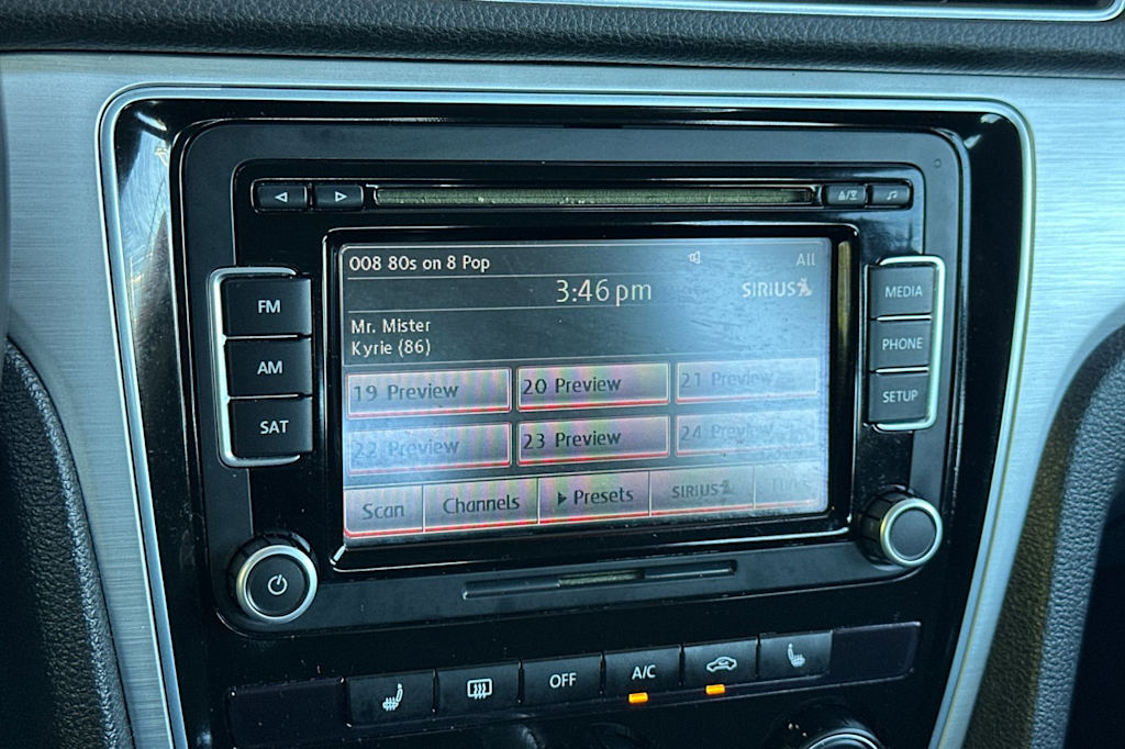 Thumbnail: 2013 Volkswagen Passat - 13