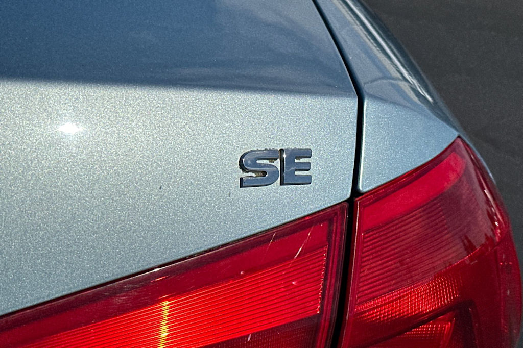 Thumbnail: 2013 Volkswagen Passat - 31