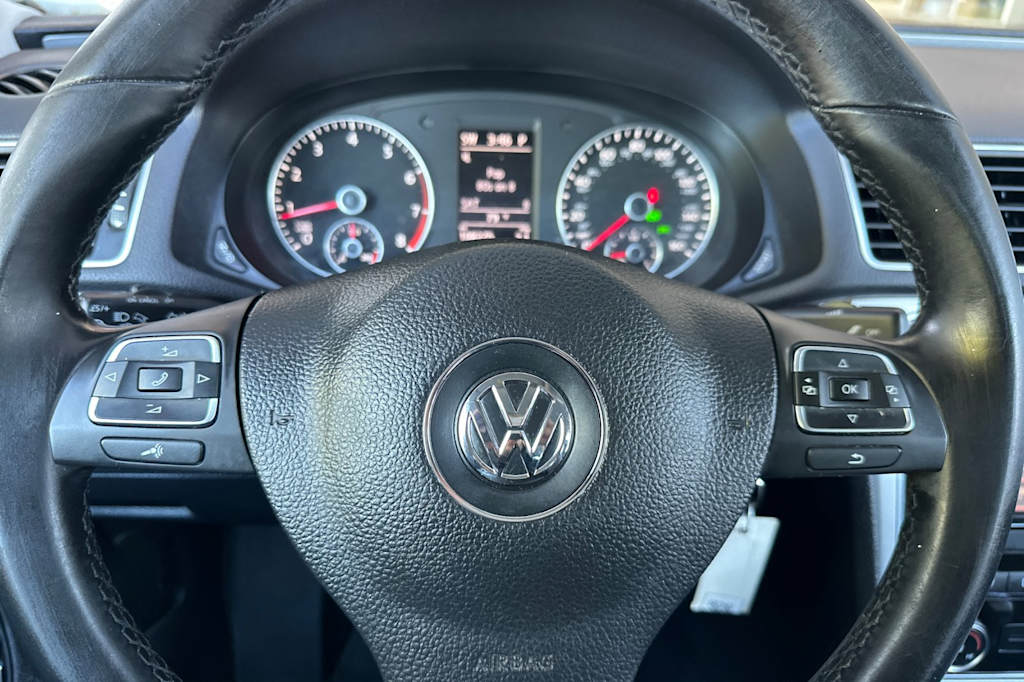 Thumbnail: 2013 Volkswagen Passat - 26