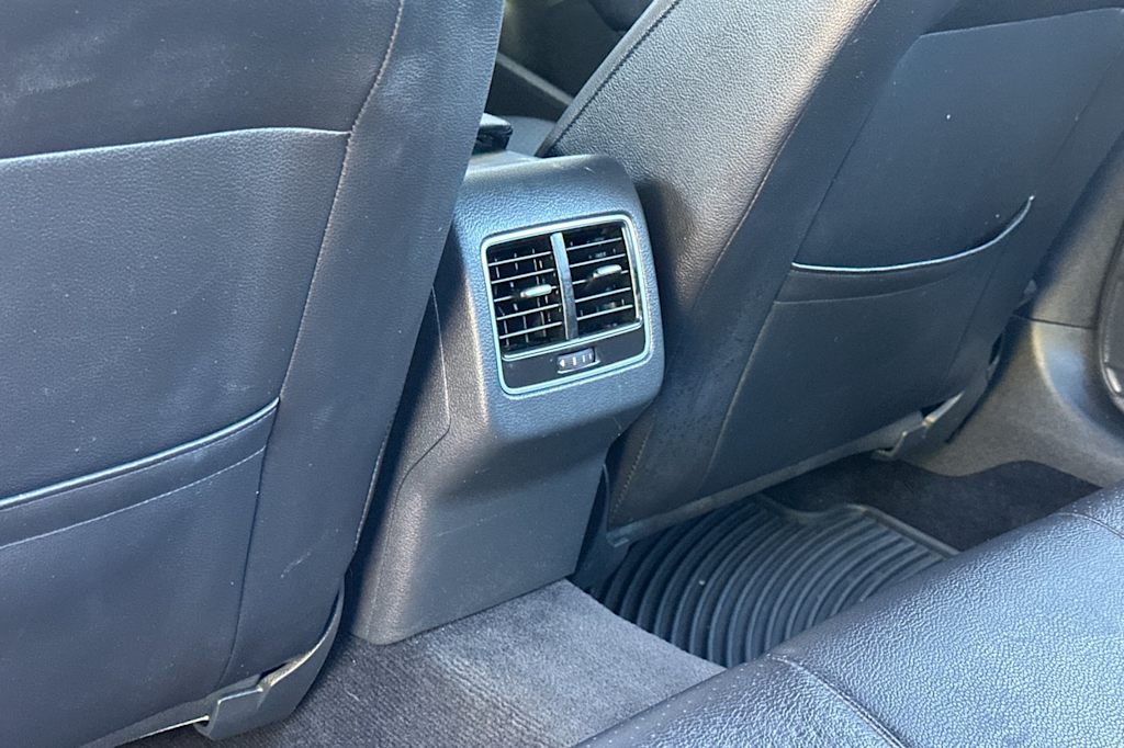 Thumbnail: 2013 Volkswagen Passat - 22