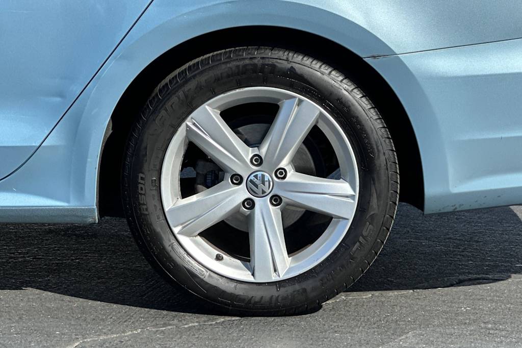 Thumbnail: 2013 Volkswagen Passat - 7