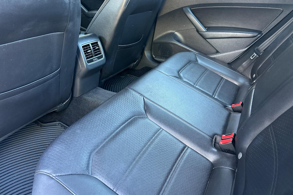 Thumbnail: 2013 Volkswagen Passat - 10