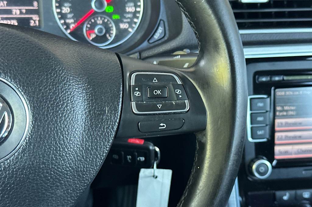 Thumbnail: 2013 Volkswagen Passat - 28