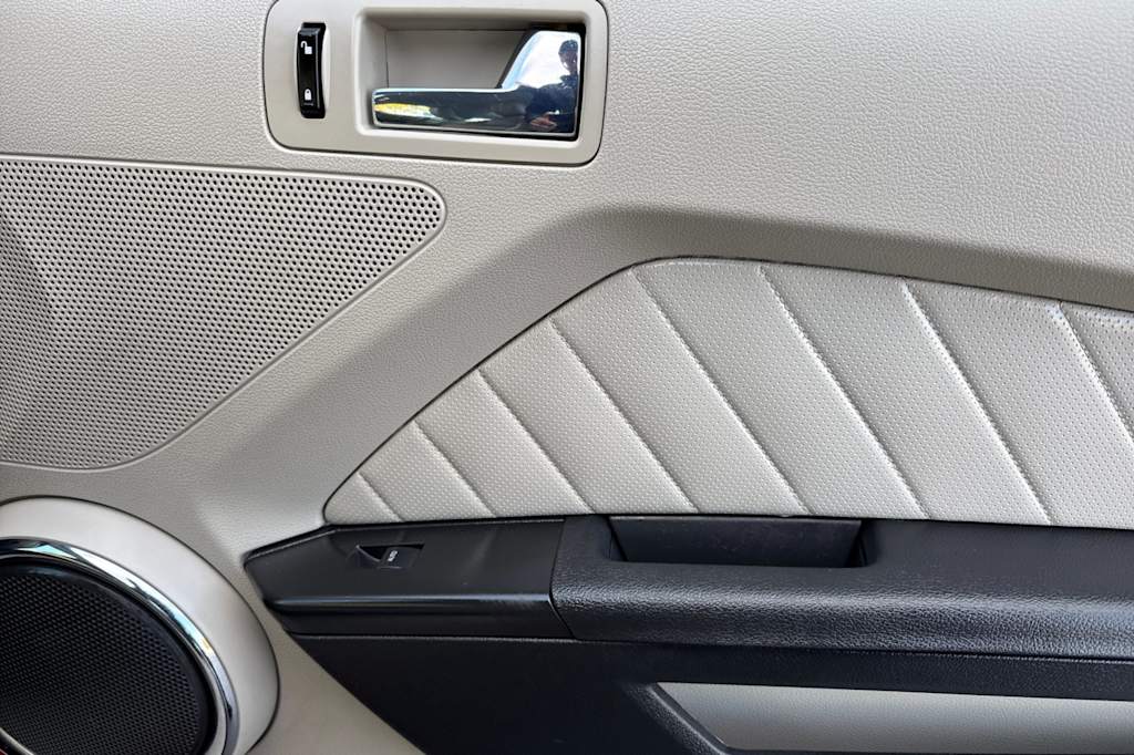 Thumbnail: 2010 Ford Mustang - 23