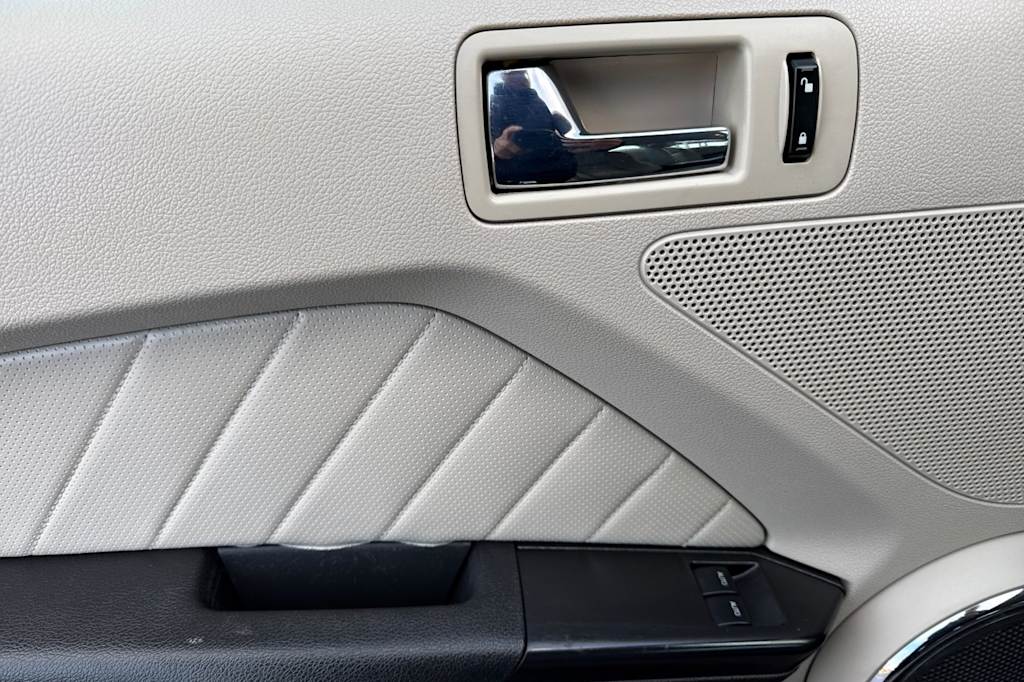 Thumbnail: 2010 Ford Mustang - 21