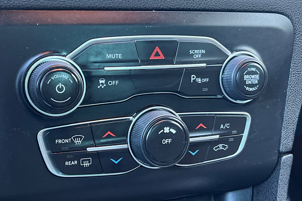 Thumbnail: 2020 Dodge Charger - 25