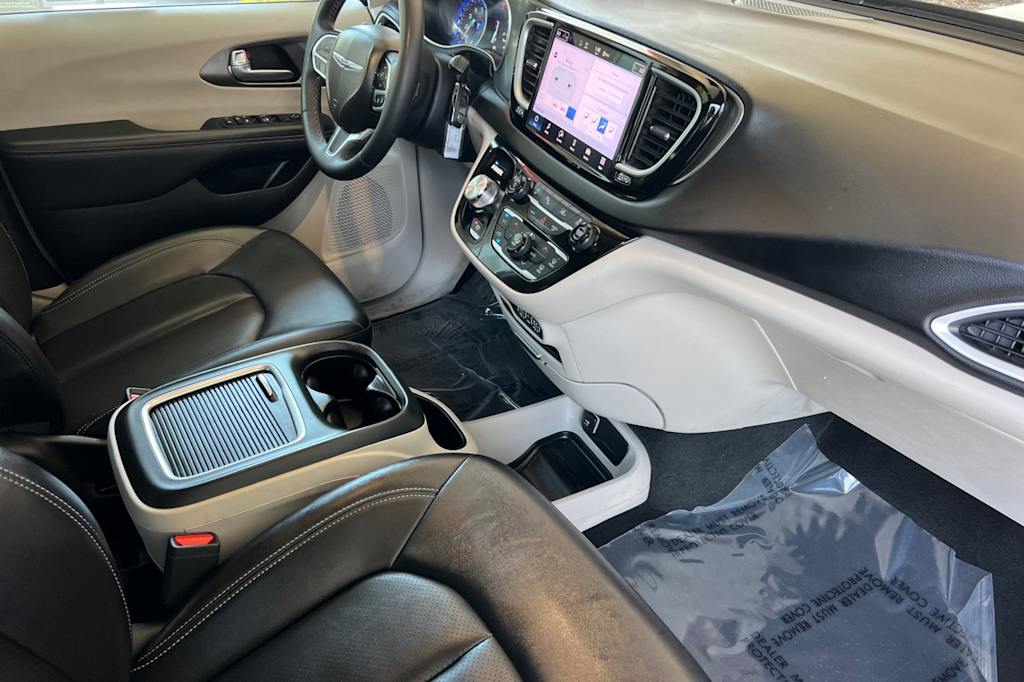Thumbnail: 2024 Chrysler Pacifica - 12