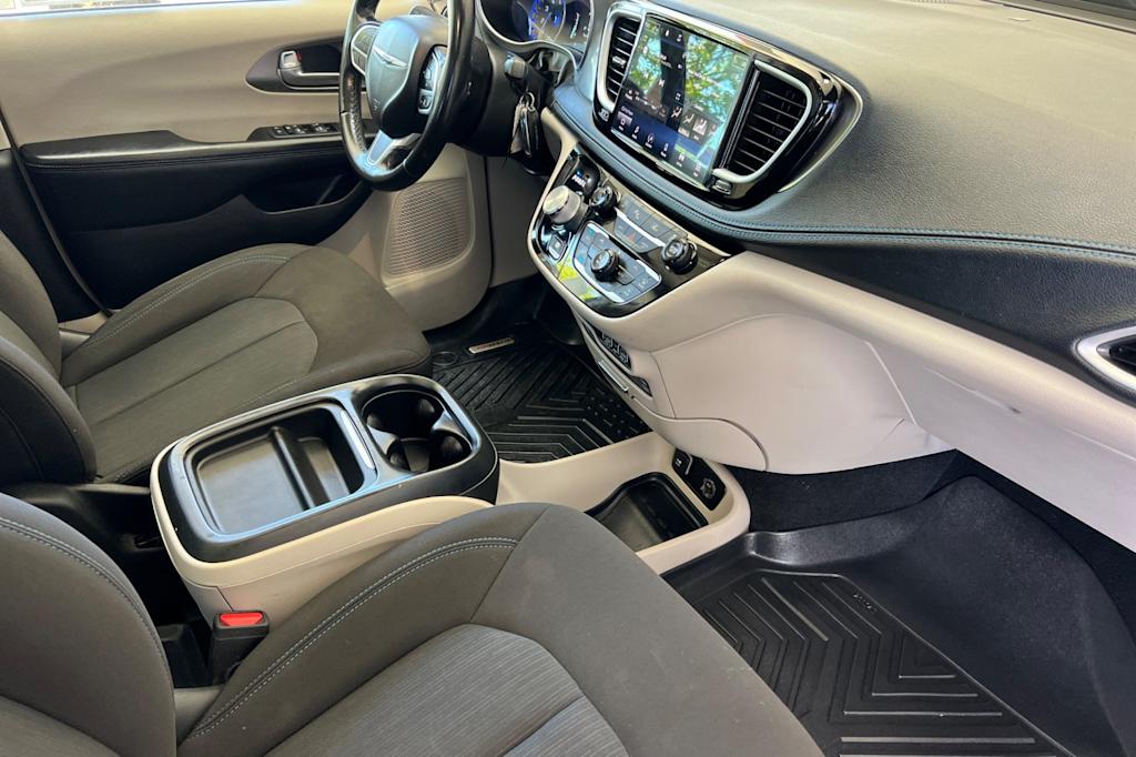 Thumbnail: 2021 Chrysler Pacifica - 12