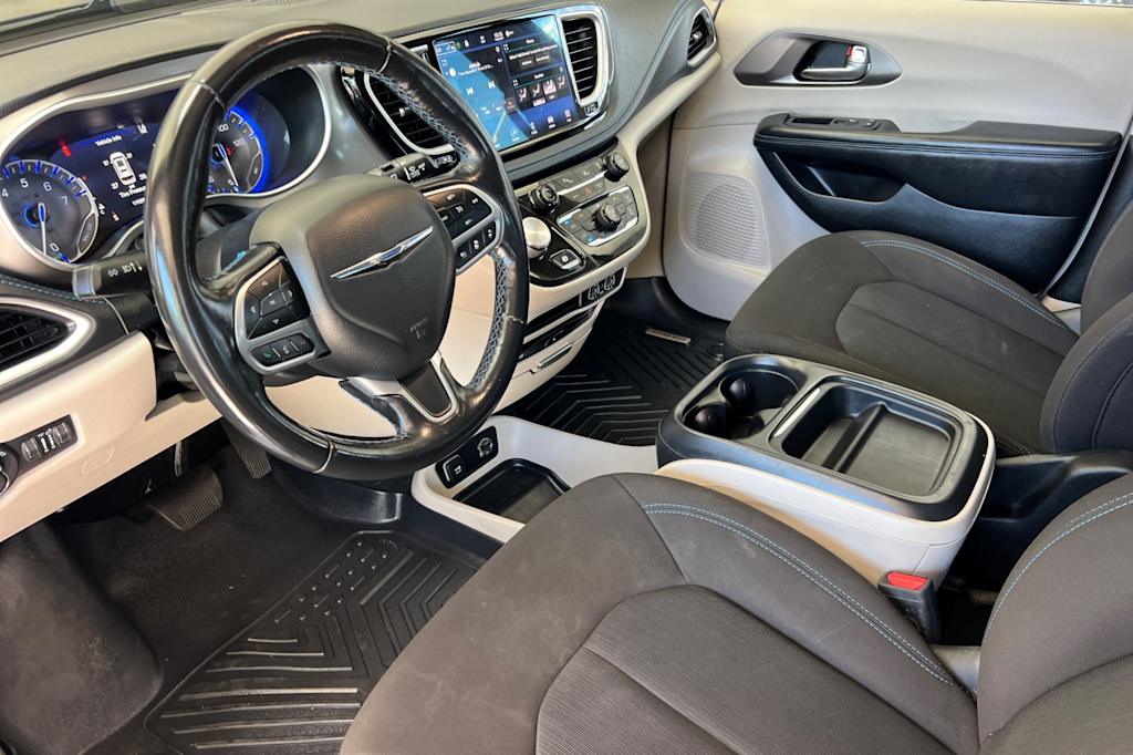 Thumbnail: 2021 Chrysler Pacifica - 9