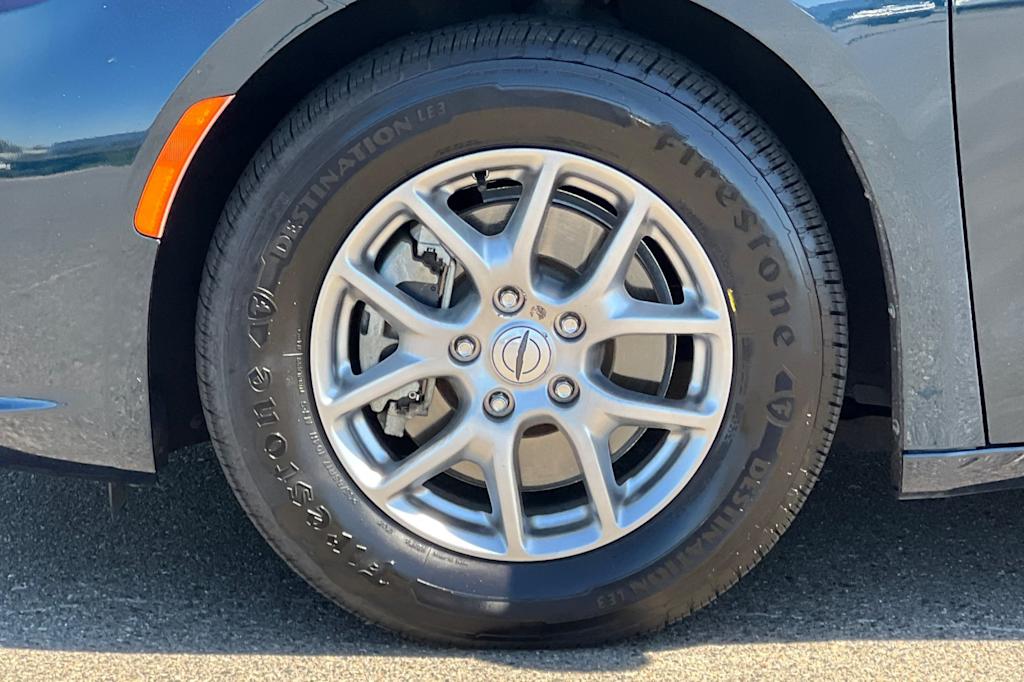 Thumbnail: 2021 Chrysler Pacifica - 8
