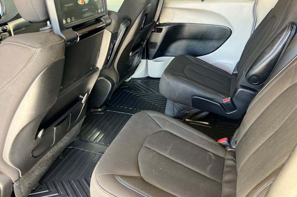 Thumbnail: 2021 Chrysler Pacifica - 10