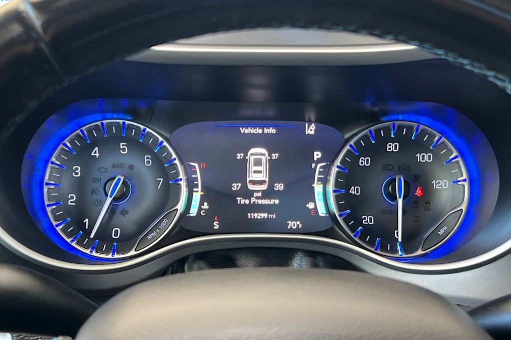 Thumbnail: 2021 Chrysler Pacifica - 15