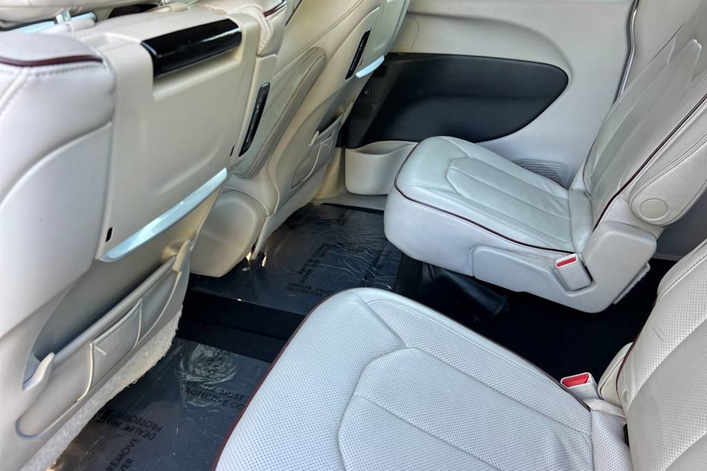 Thumbnail: 2017 Chrysler Pacifica - 10