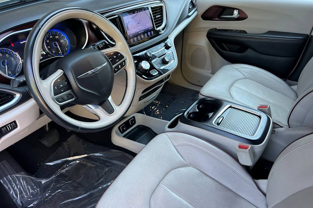 Thumbnail: 2017 Chrysler Pacifica - 9