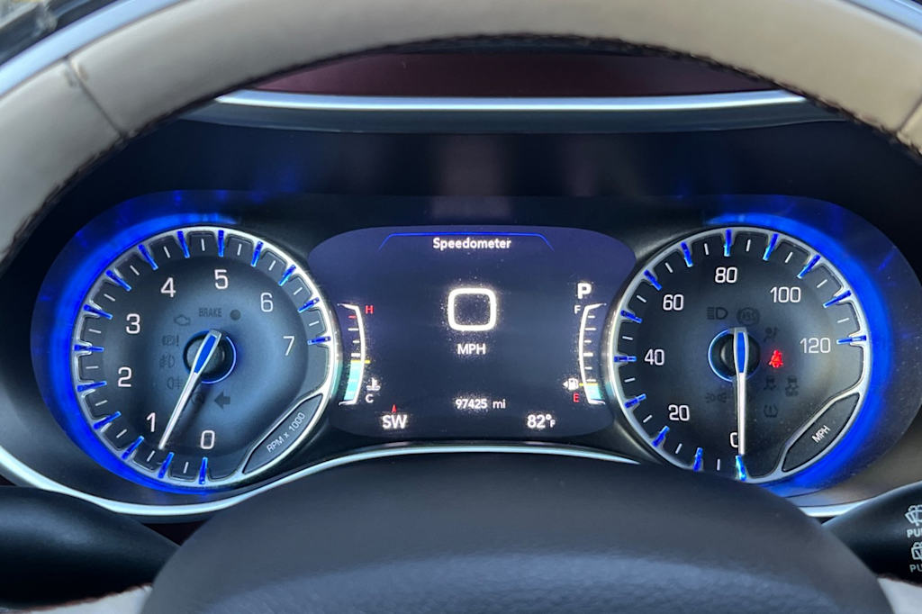 Thumbnail: 2017 Chrysler Pacifica - 15
