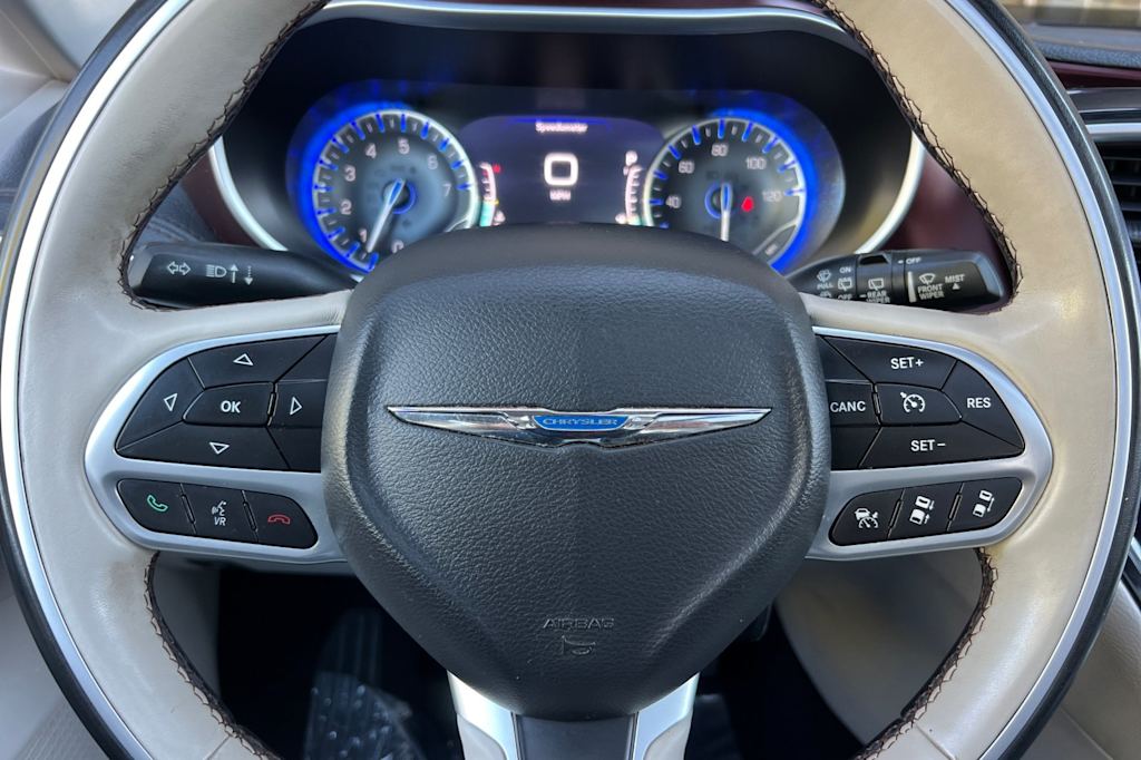 Thumbnail: 2017 Chrysler Pacifica - 32