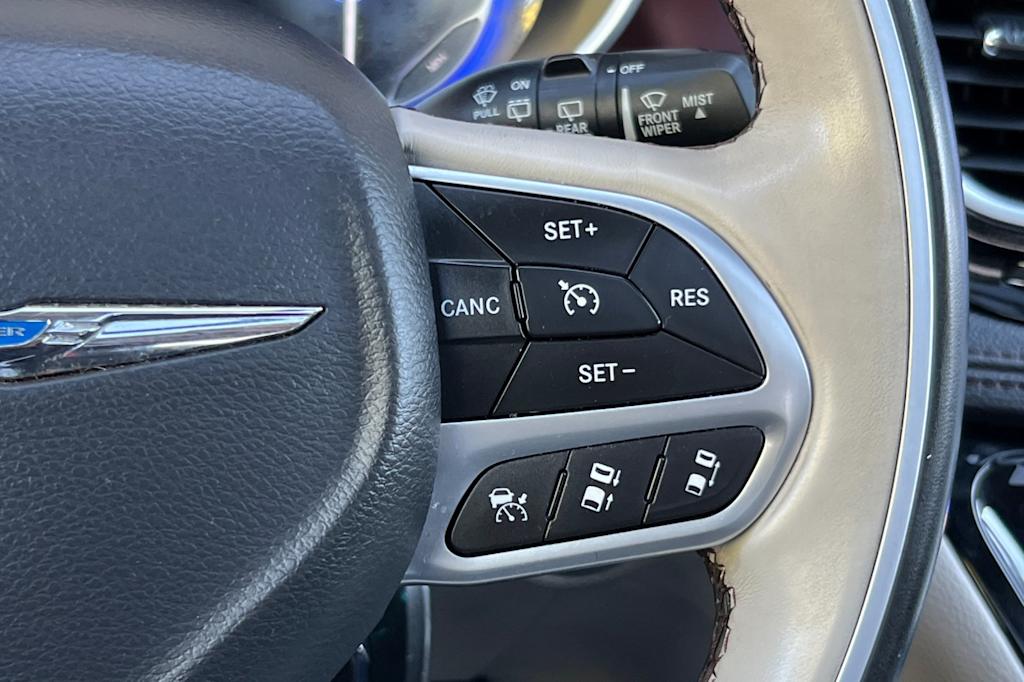 Thumbnail: 2017 Chrysler Pacifica - 34