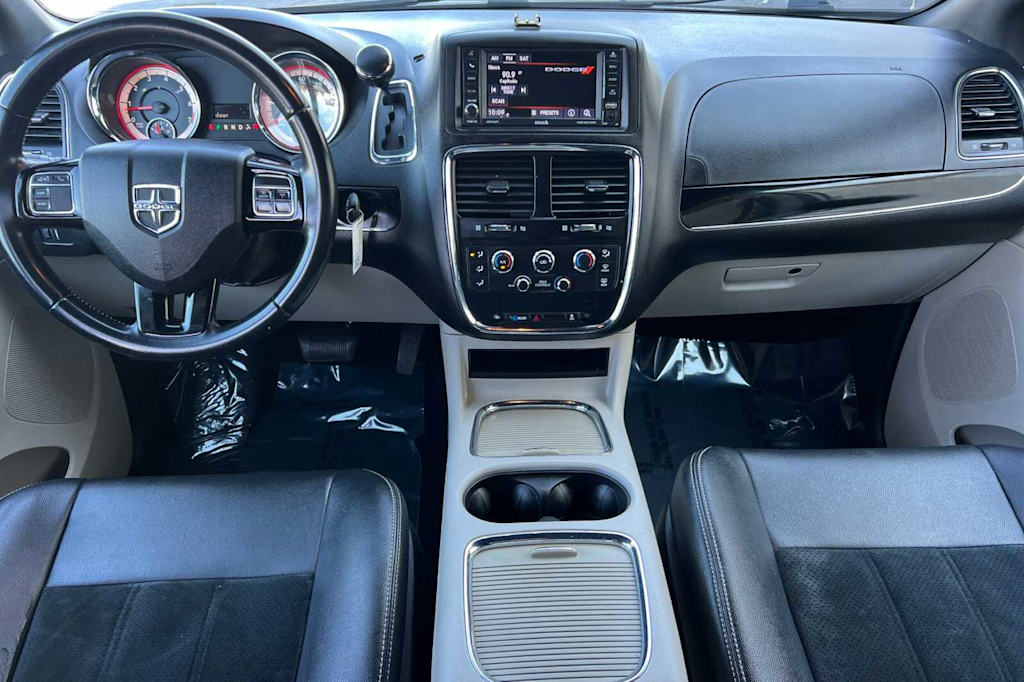 Thumbnail: 2018 Dodge Grand Caravan - 2