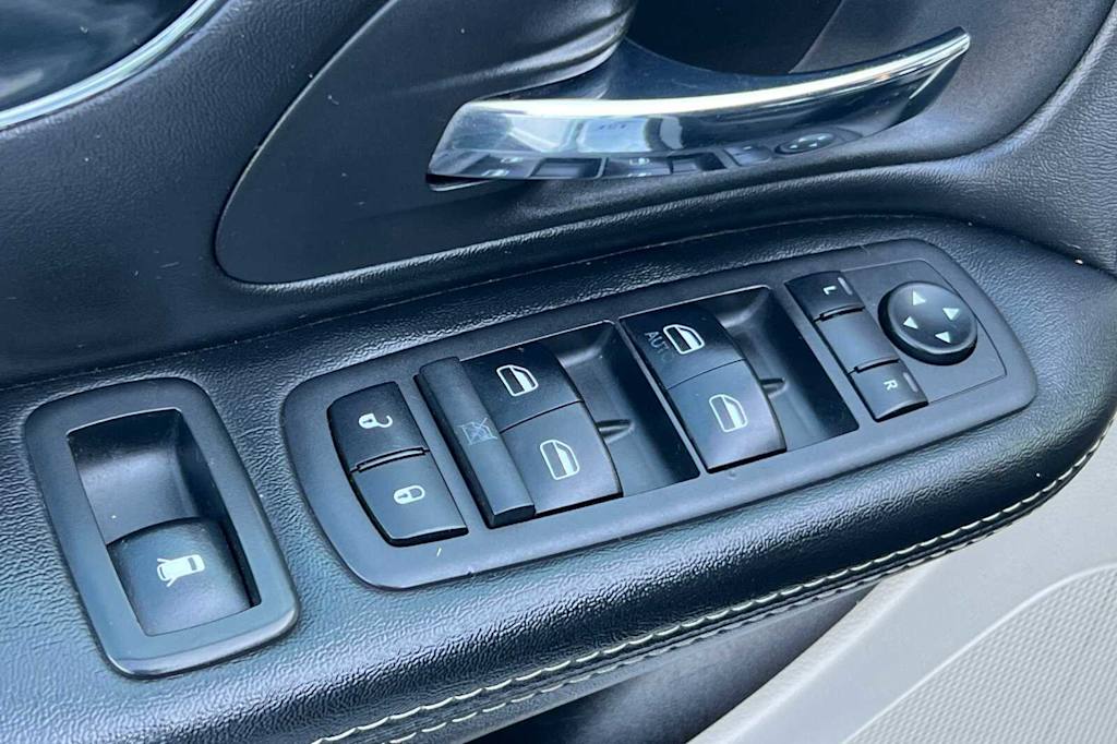 Thumbnail: 2018 Dodge Grand Caravan - 19