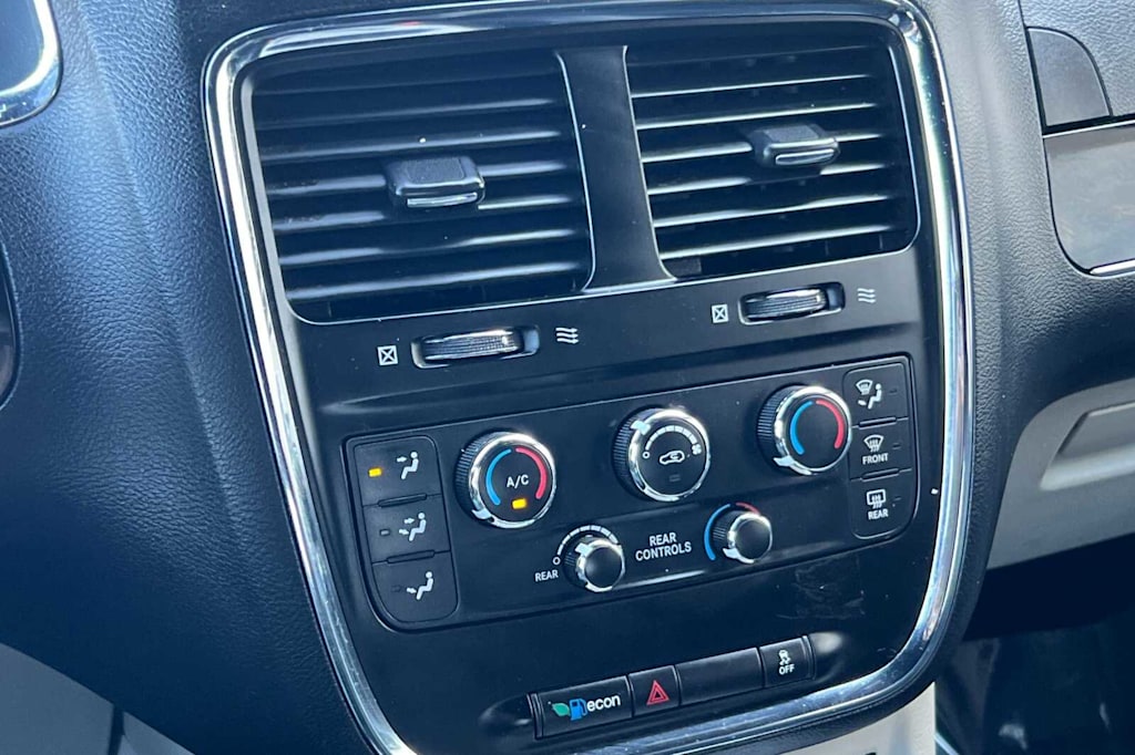 Thumbnail: 2018 Dodge Grand Caravan - 25