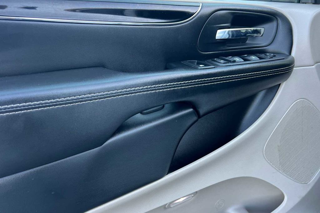 Thumbnail: 2018 Dodge Grand Caravan - 18