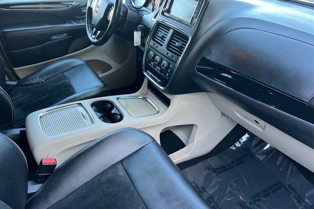 Thumbnail: 2018 Dodge Grand Caravan - 12