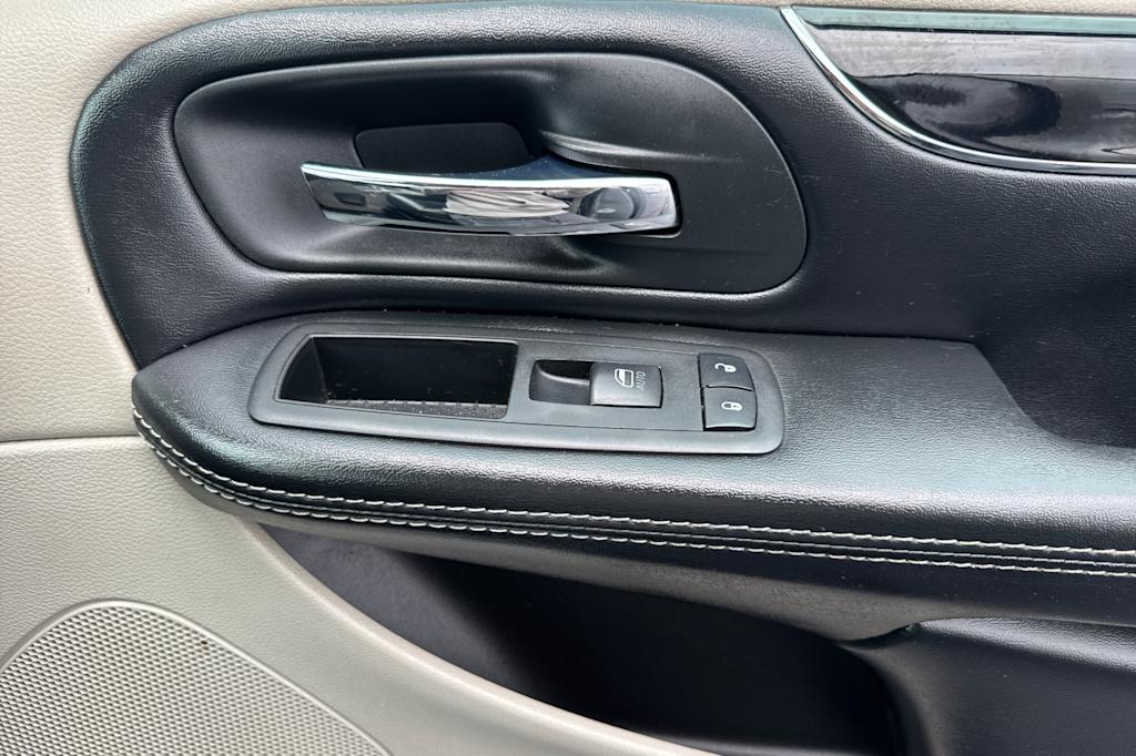 Thumbnail: 2019 Dodge Grand Caravan - 23