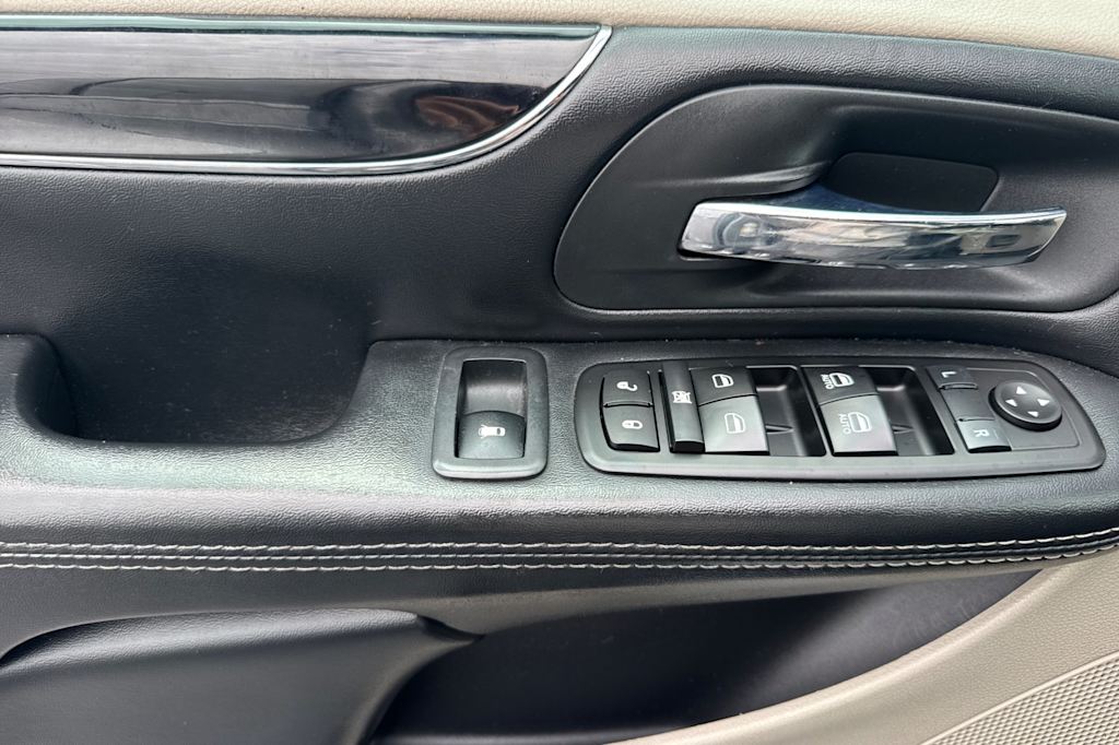 Thumbnail: 2019 Dodge Grand Caravan - 19