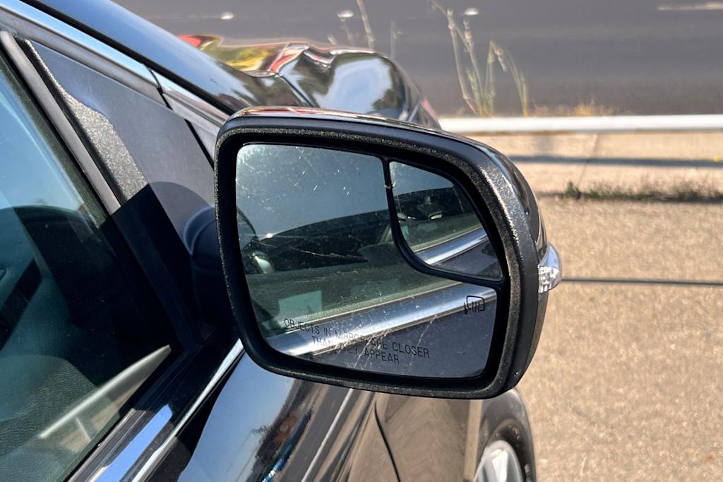 Thumbnail: 2018 Ford Edge - 17