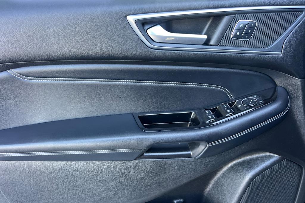 Thumbnail: 2018 Ford Edge - 22
