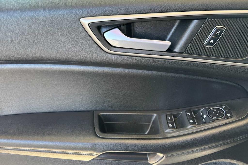 Thumbnail: 2022 Ford Edge - 21