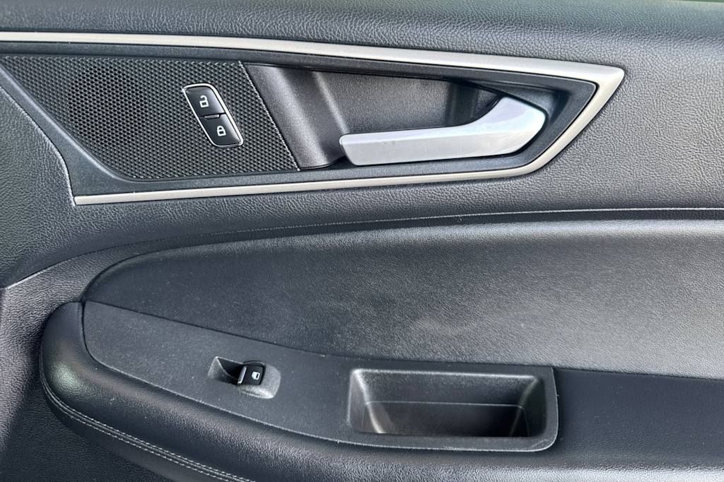 Thumbnail: 2022 Ford Edge - 24