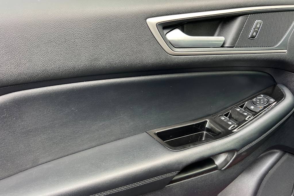 Thumbnail: 2019 Ford Edge - 21