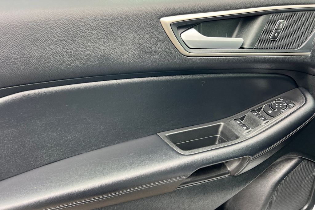 Thumbnail: 2022 Ford Edge - 22