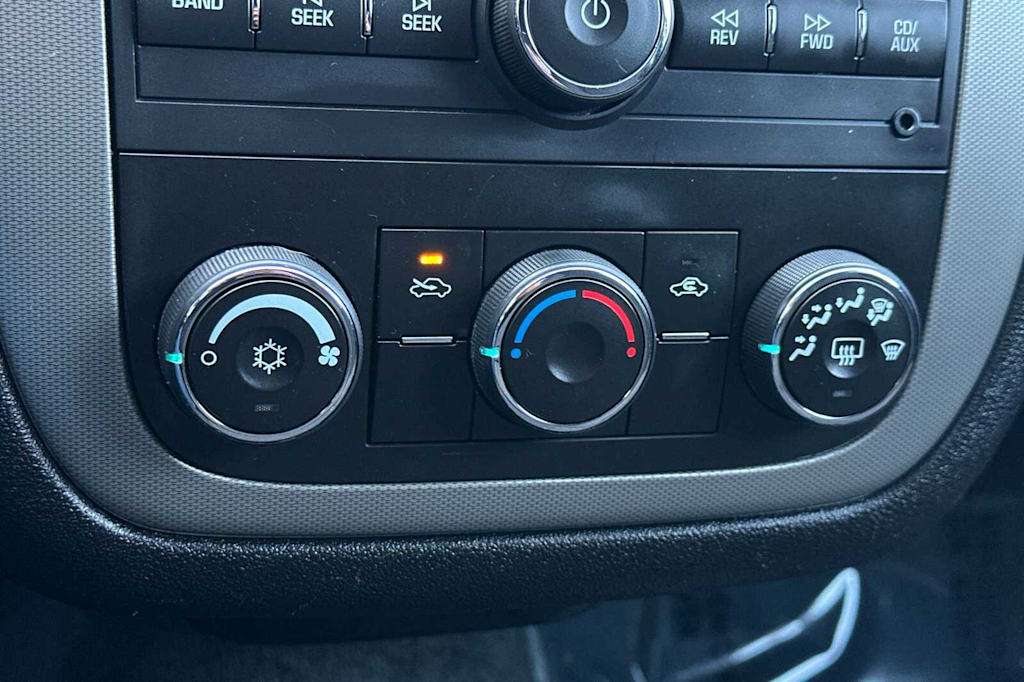 2011 Chevrolet Impala LS 26