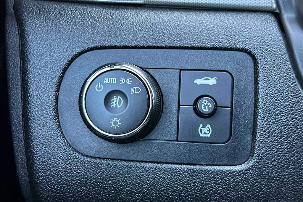 2011 Chevrolet Impala LS 30