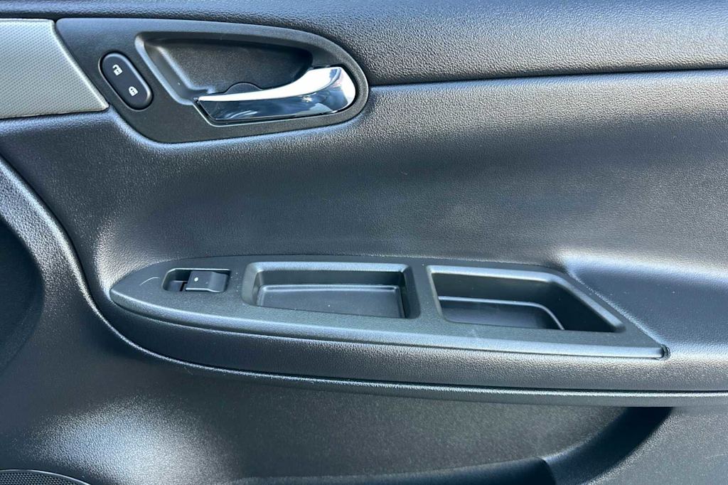 2011 Chevrolet Impala LS 24
