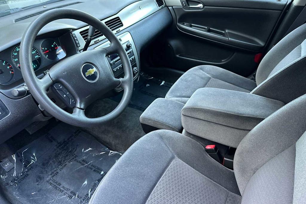 2011 Chevrolet Impala LS 10