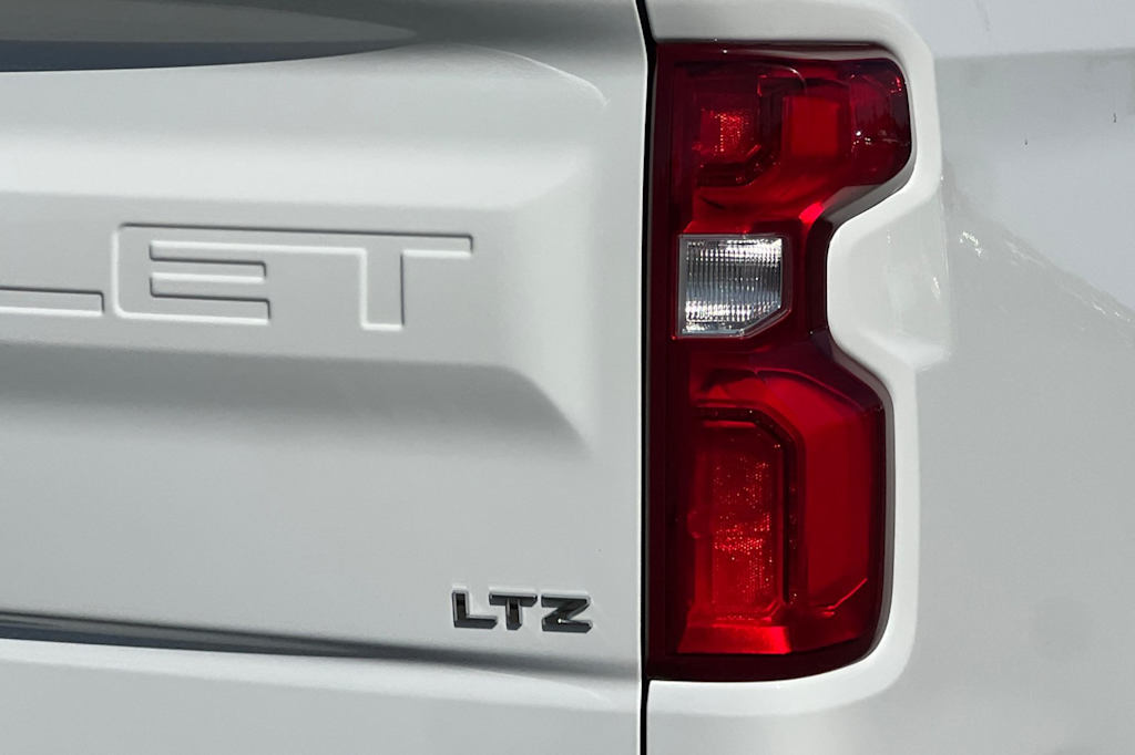 Thumbnail: 2023 Chevrolet Silverado 1500 - 32