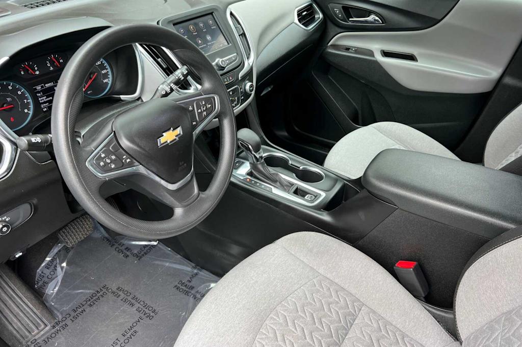 2022 Chevrolet Equinox LS 8