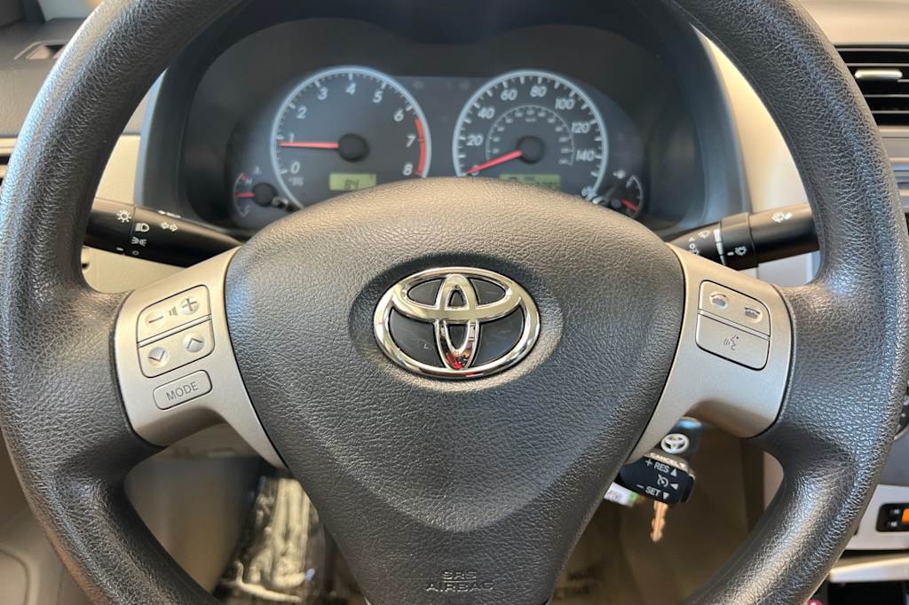 Thumbnail: 2011 Toyota Corolla - 25