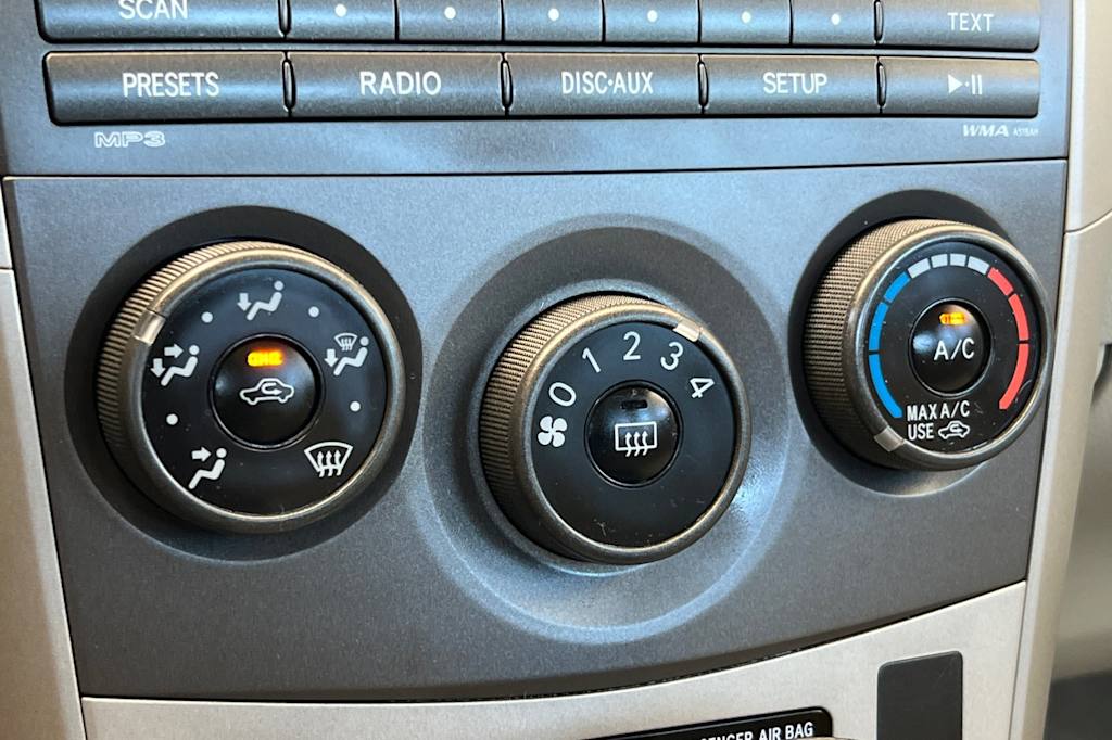 Thumbnail: 2011 Toyota Corolla - 24