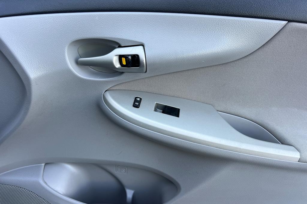 Thumbnail: 2011 Toyota Corolla - 23