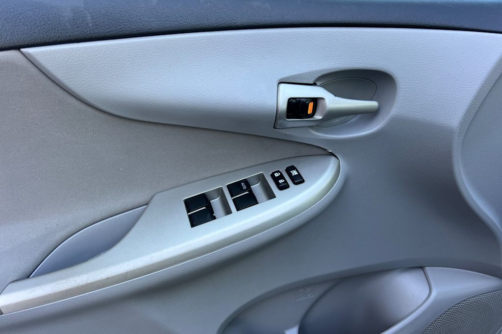 Thumbnail: 2011 Toyota Corolla - 19