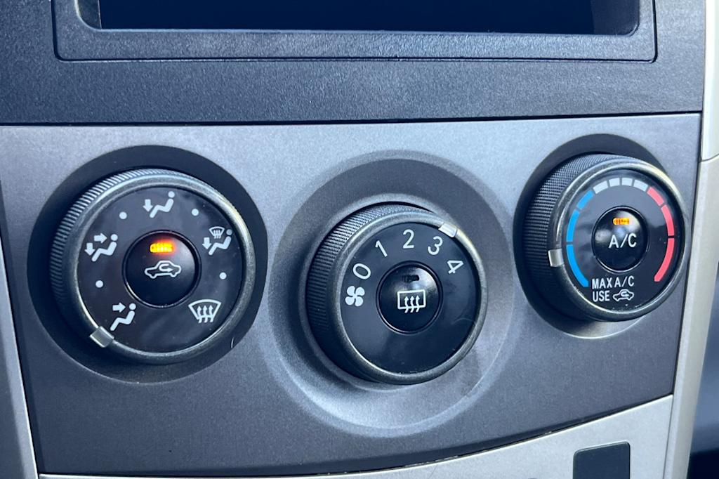 Thumbnail: 2011 Toyota Corolla - 25